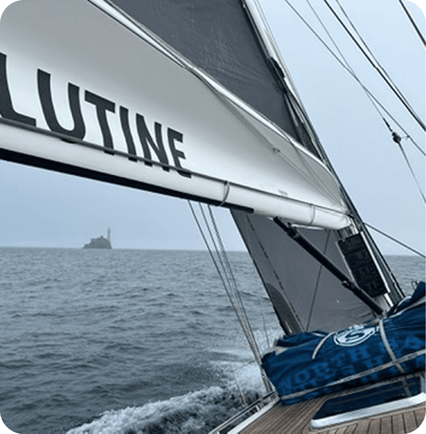 Lutine, GBR809, at sea